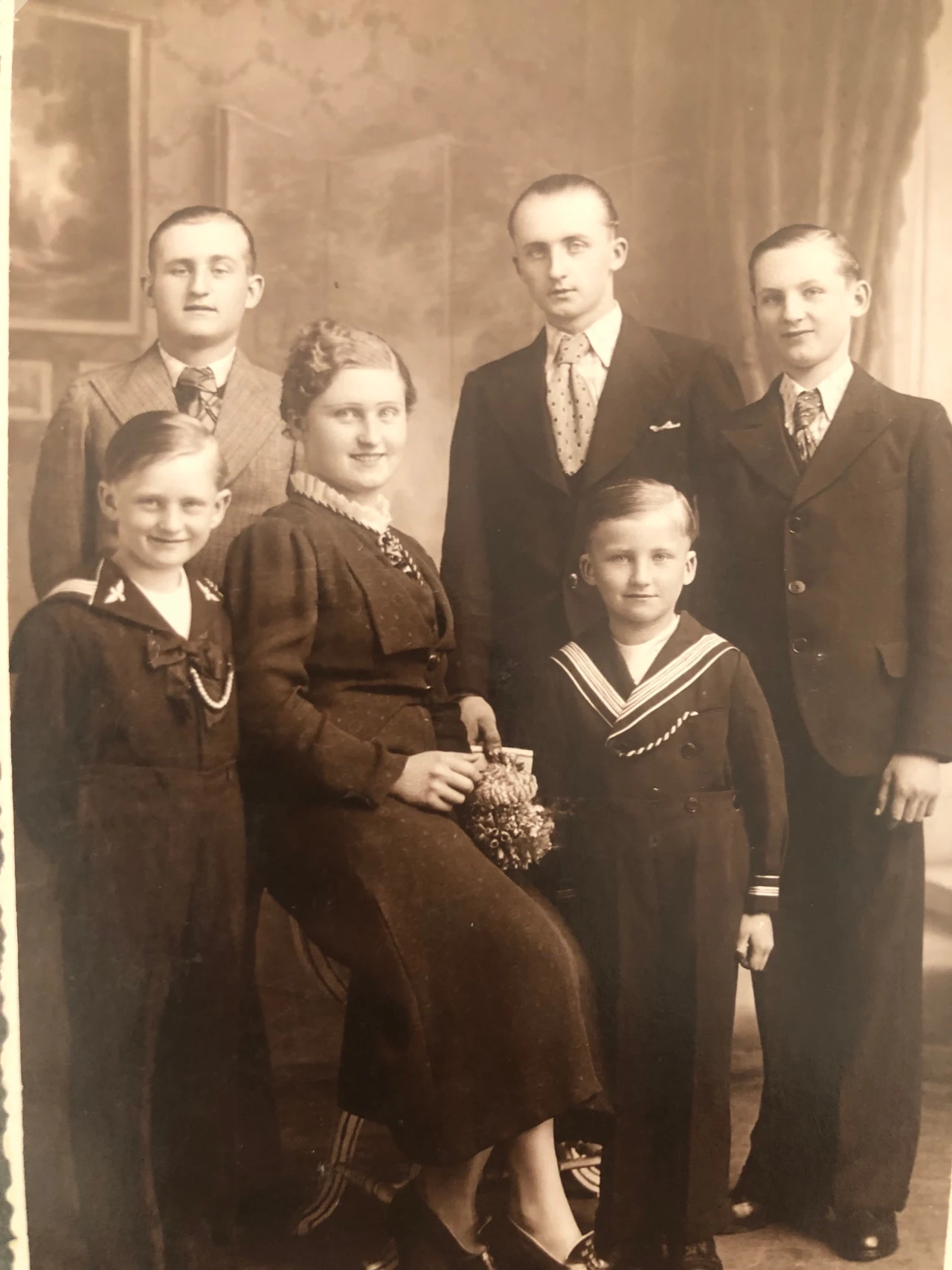 Franciszek z rodzeństwem (pierwszy od lewej)