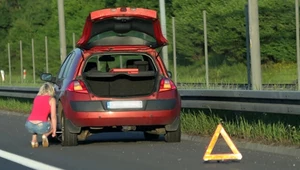 Nigdy nie zmieniaj koła w ten sposób. Mandat to najmniejsze zmartwienie