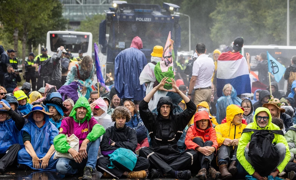 Extinction Rebellion blokuje autostradę A12 w Hadze