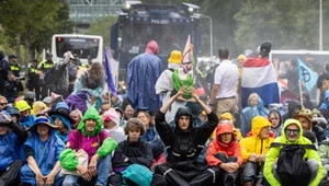 Aktywiści znów zablokowali autostradę. Teraz skarżą się na siniaki