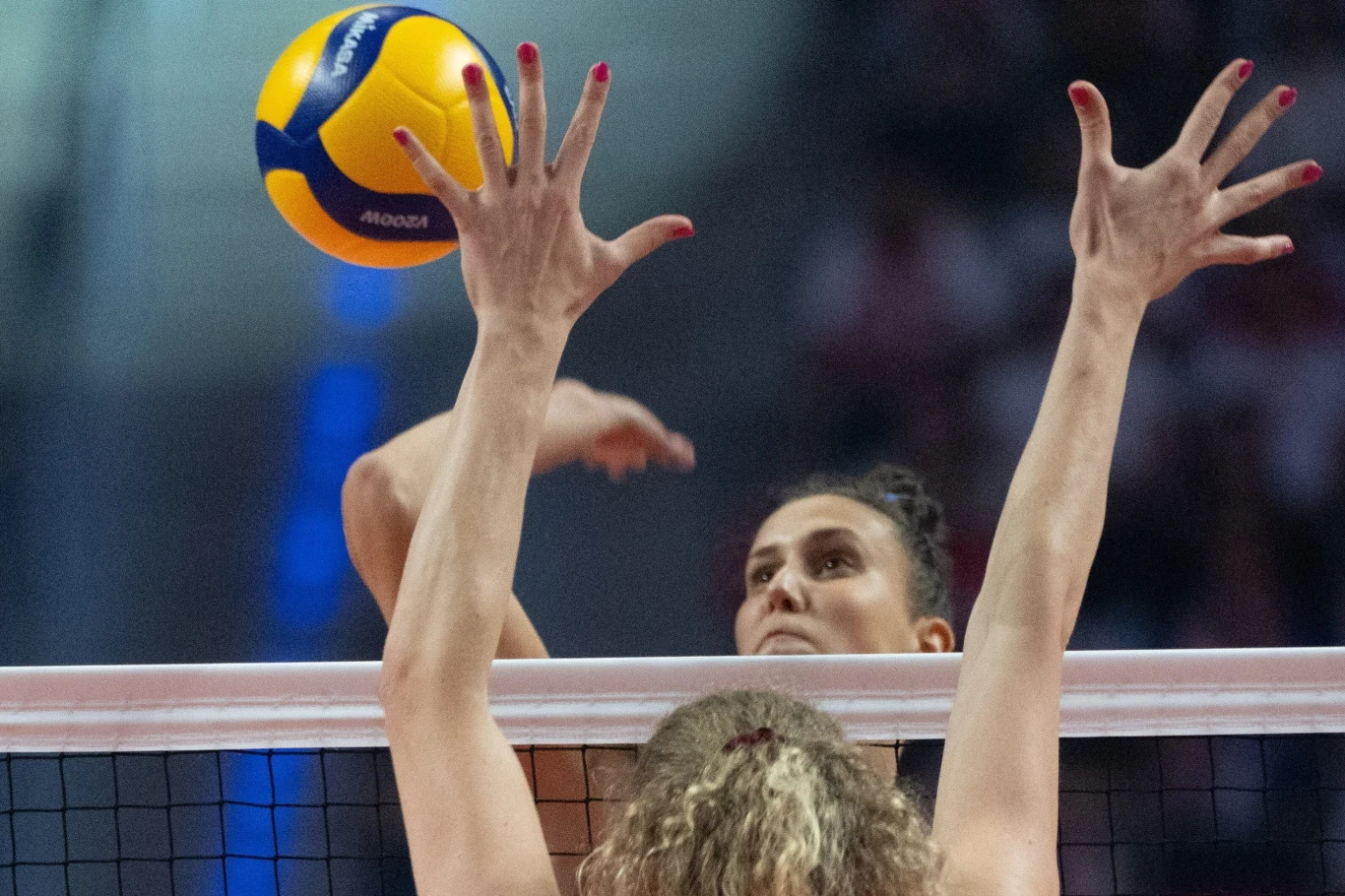 Anna Danesi atakuje w czasie meczu Polska - Włochy