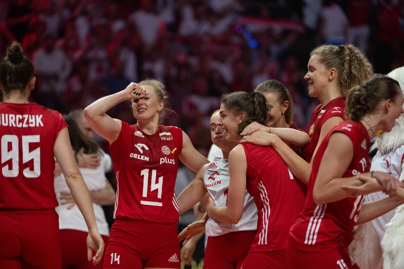 Polskie siatkarki mogą świętować. Z prawej Agnieszka Korneluk Polskie siatkarki mogą świętować. Z prawej Agnieszka Korneluk