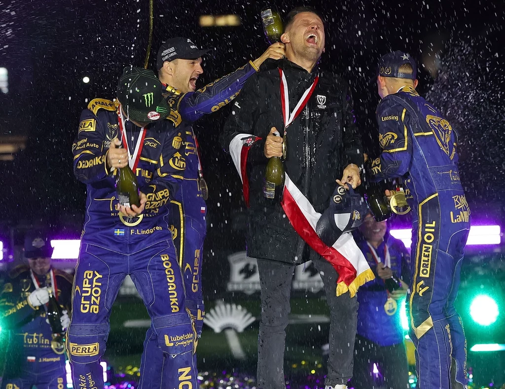 Bartosz Zmarzlik i prezes Jakub Kępa na podium. Bartosz Zmarzlik i prezes Jakub Kępa na podium.