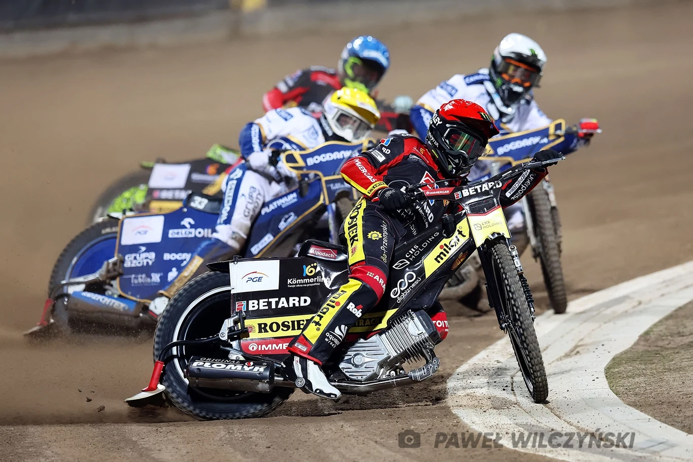 Tai Woffinden na prowadzeniu.