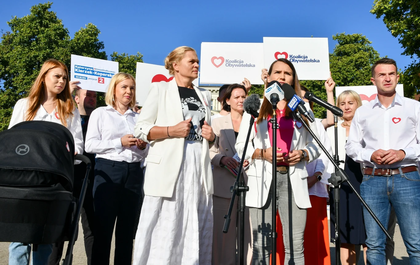 Konferencja prasowa Koalicji Obywatelskiej w ramach akcji "Kobiety na wybory" zacheca kobiety do udzialu w glosowaniu. Konferencja prasowa Koalicji Obywatelskiej w ramach akcji "Kobiety na wybory" zacheca kobiety do udzialu w glosowaniu.
