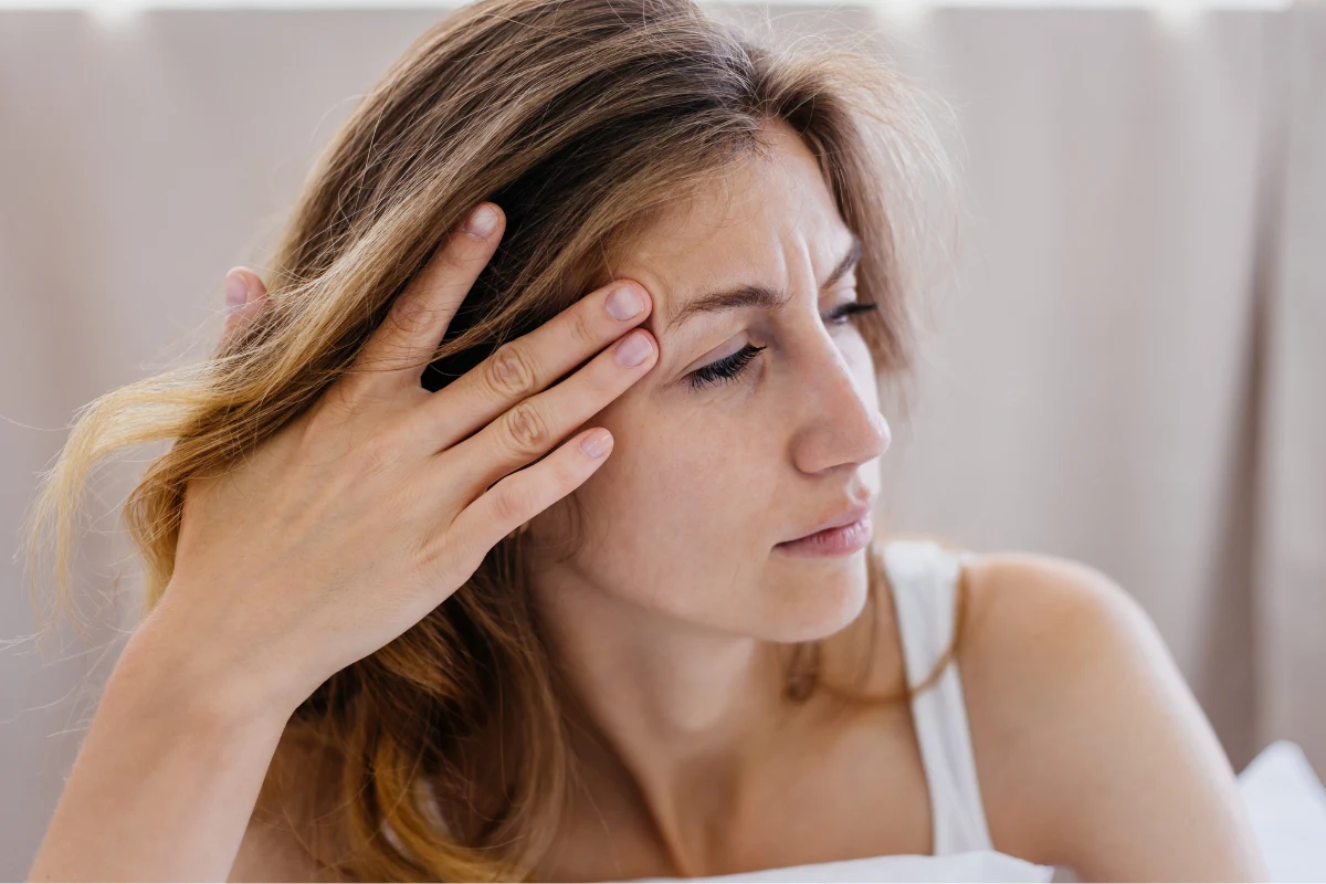 Drganie powieki niekoniecznie musi być oznaką niedoboru magnezu. Sprawdź, co jeszcze znalazło się na liście możliwych przyczyn "skaczącej" powieki