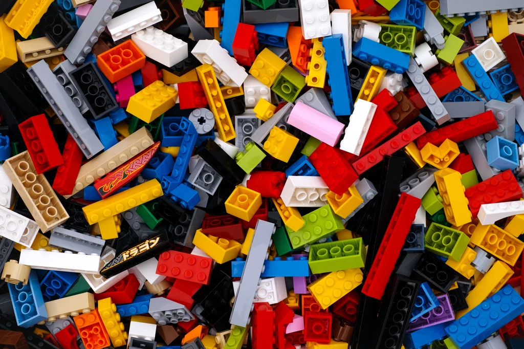 Lego nie będzie używać plastiku z przetworzonych butelek do produkcji klocków. Firma twierdzi, że jest nieekologiczny, choć badania tego nie potwierdzają