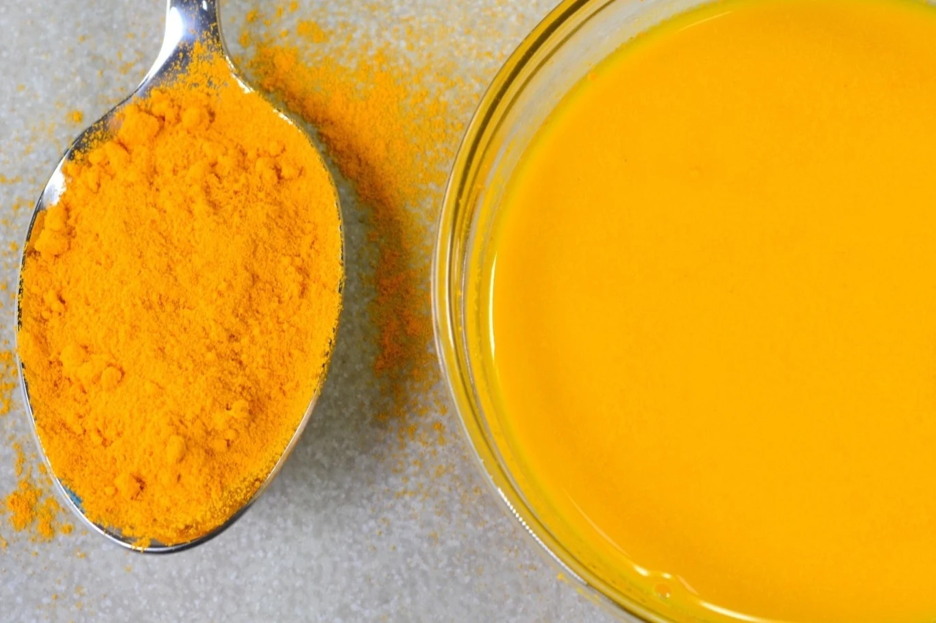 Kurkuma może poprawić koloryt skóry, zmniejszając widoczność przebarwień
