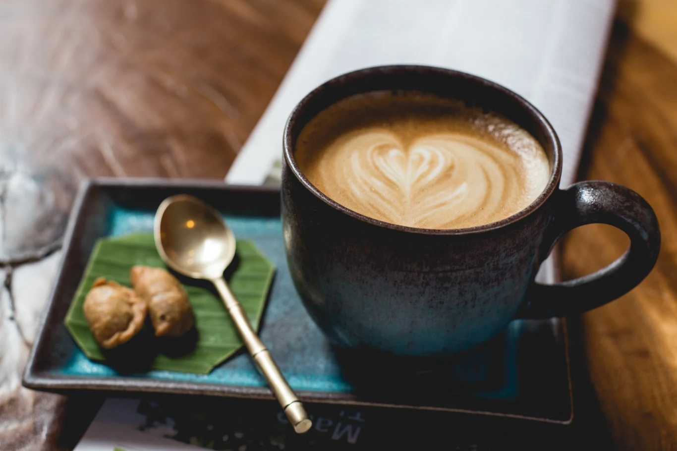 Brak czasu na zjedzenie posiłku rekompensujemy sobie kawą