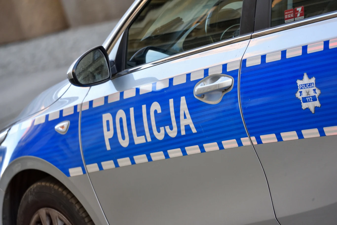 Policja interweniowała zaraz po tym, jak w nastoletnich chłopców wjechało auto Policja interweniowała zaraz po tym, jak w nastoletnich chłopców wjechało auto