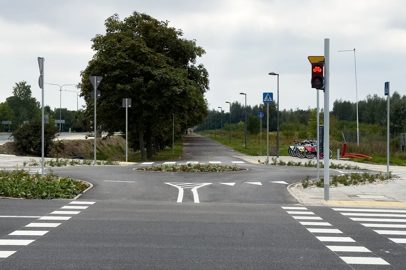 Rondo dla rowerów przy ul. Adama Branickiego Rondo dla rowerów przy ul. Adama Branickiego