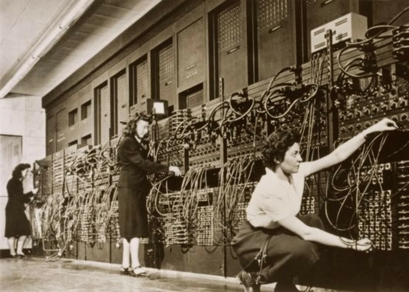 ENIAC, czyli pierwszy komputer na świecie. ENIAC, czyli pierwszy komputer na świecie.