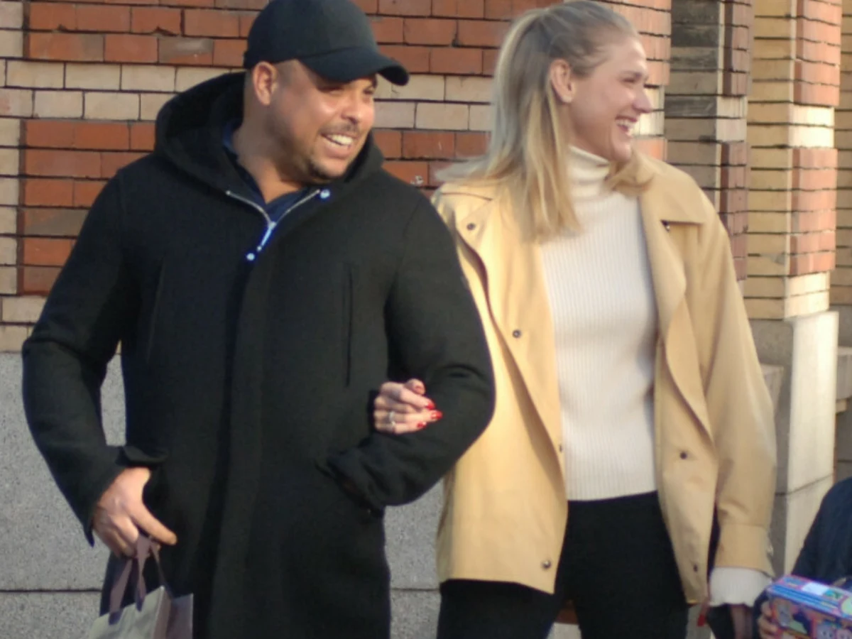 Ronaldo już po ślubie. Panna młoda postawiła na zaskakującą suknię Ronaldo już po ślubie. Panna młoda postawiła na zaskakującą suknię