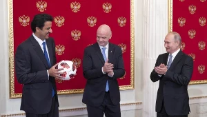Emir Kataru Sheikh Tamim bin Hamad Al Thani, prezydent FIFA Gianni Infantino i Władimir Putin