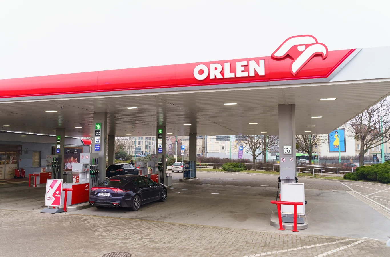 Komisja Europejska wydała pozwolenie na zakup przez Orlen austriackiej spółki, będącej właścicielem ponad 260 stacji w tym kraju Komisja Europejska wydała pozwolenie na zakup przez Orlen austriackiej spółki, będącej właścicielem ponad 260 stacji w tym kraju