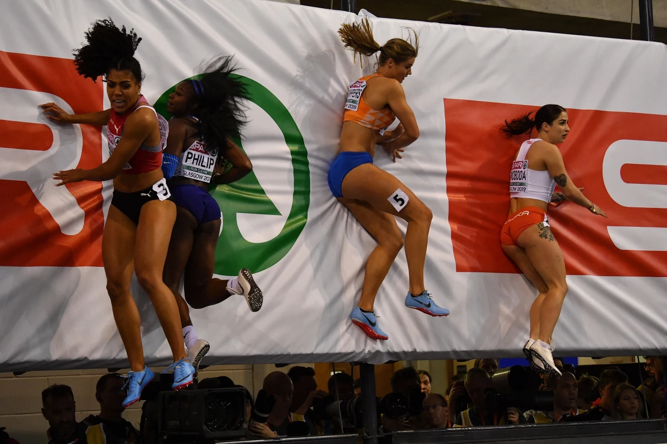 Finał halowych ME w Glasgow w 2019 roku - złoto w sprincie dla Ewy Swobody, srebro - dla Dafne Schippers