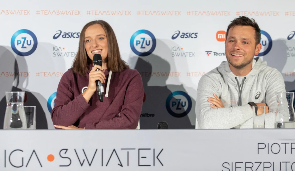 Iga Świątek i Piotr Sierzputowski