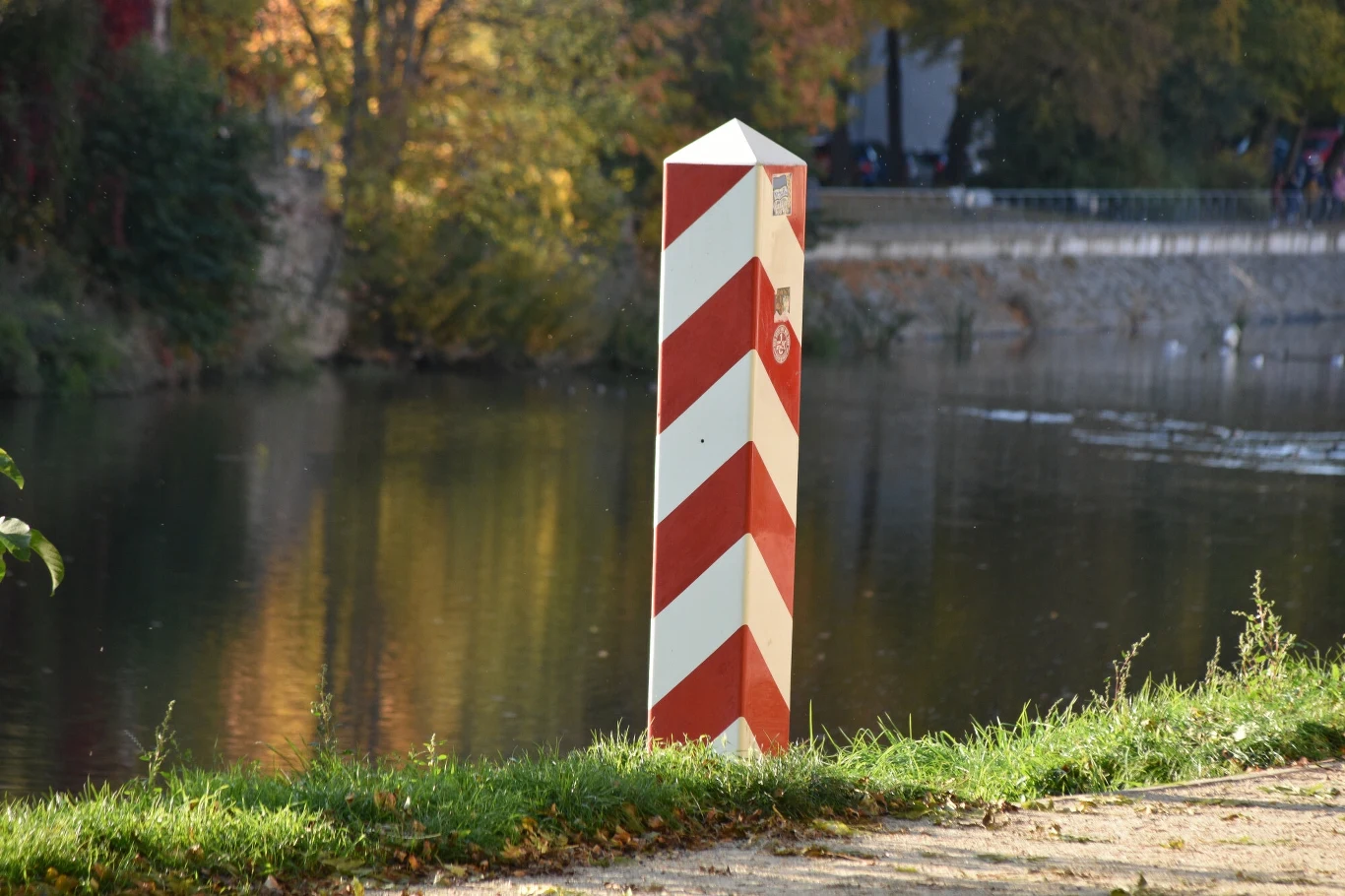 Niemieccy przedsiębiorcy z regionów graniczących z Polską są zaniepokojeni ew. kontrolami na przejściach granicznych. Na zdj. granica polsko-niemiecka na Nysie Łużyckiej (zdj. ilustracyjne) Niemieccy przedsiębiorcy z regionów graniczących z Polską są zaniepokojeni ew. kontrolami na przejściach granicznych. Na zdj. granica polsko-niemiecka na Nysie Łużyckiej (zdj. ilustracyjne)