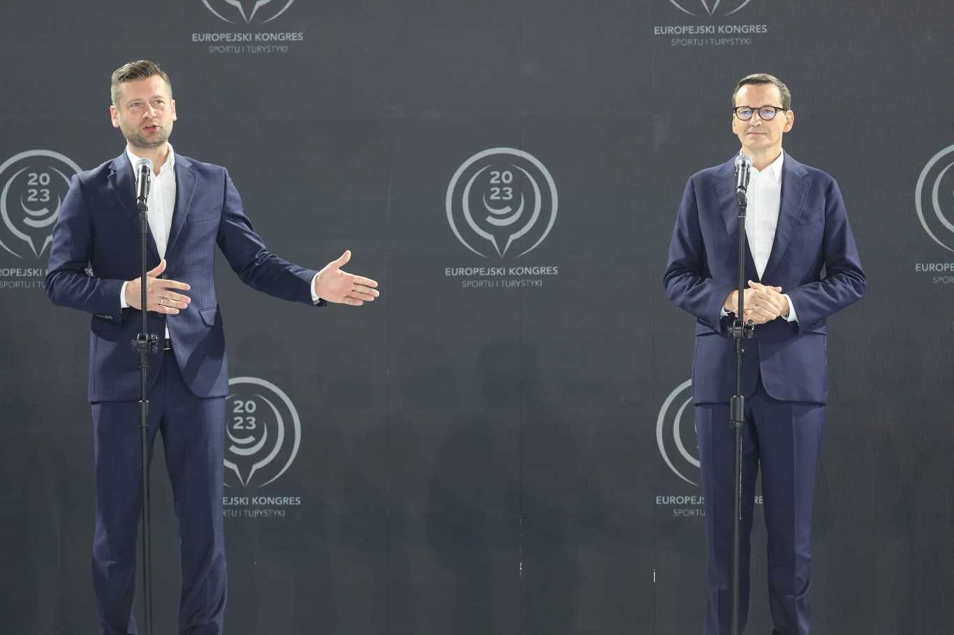 Kamil Bortniczuk (minister sportu i turystyki) oraz premier Mateusz Morawiecki