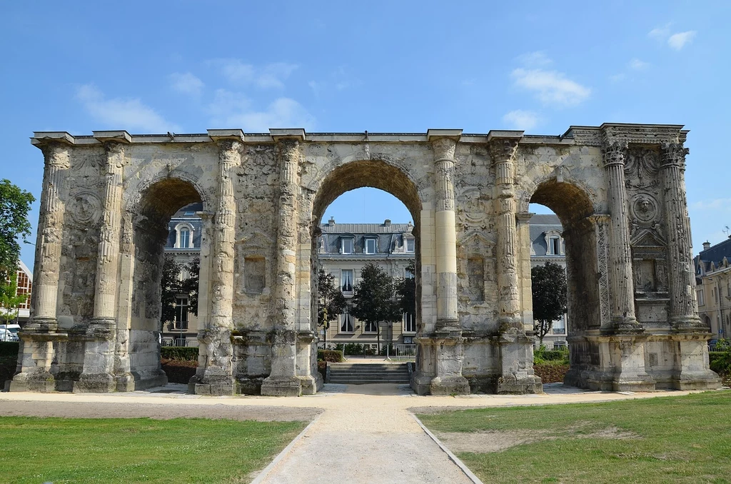 Rzymski łuk triumfalny w Reims, Porte de Mars, poświęcony bogu wojny Marsowi