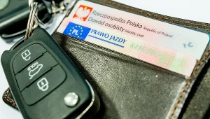 Za jazdę bez uprawnień grozi dotkliwa kara. Nie tylko finansowa