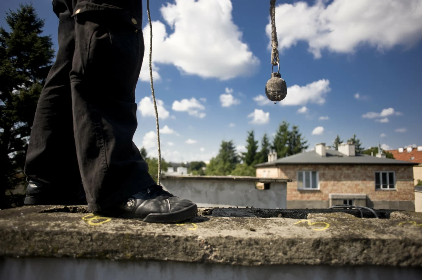 Prawdziwy kominiarz mówi na czym będzie polegała kontrola i jakie dokładnie pomieszczenia będzie przeglądał