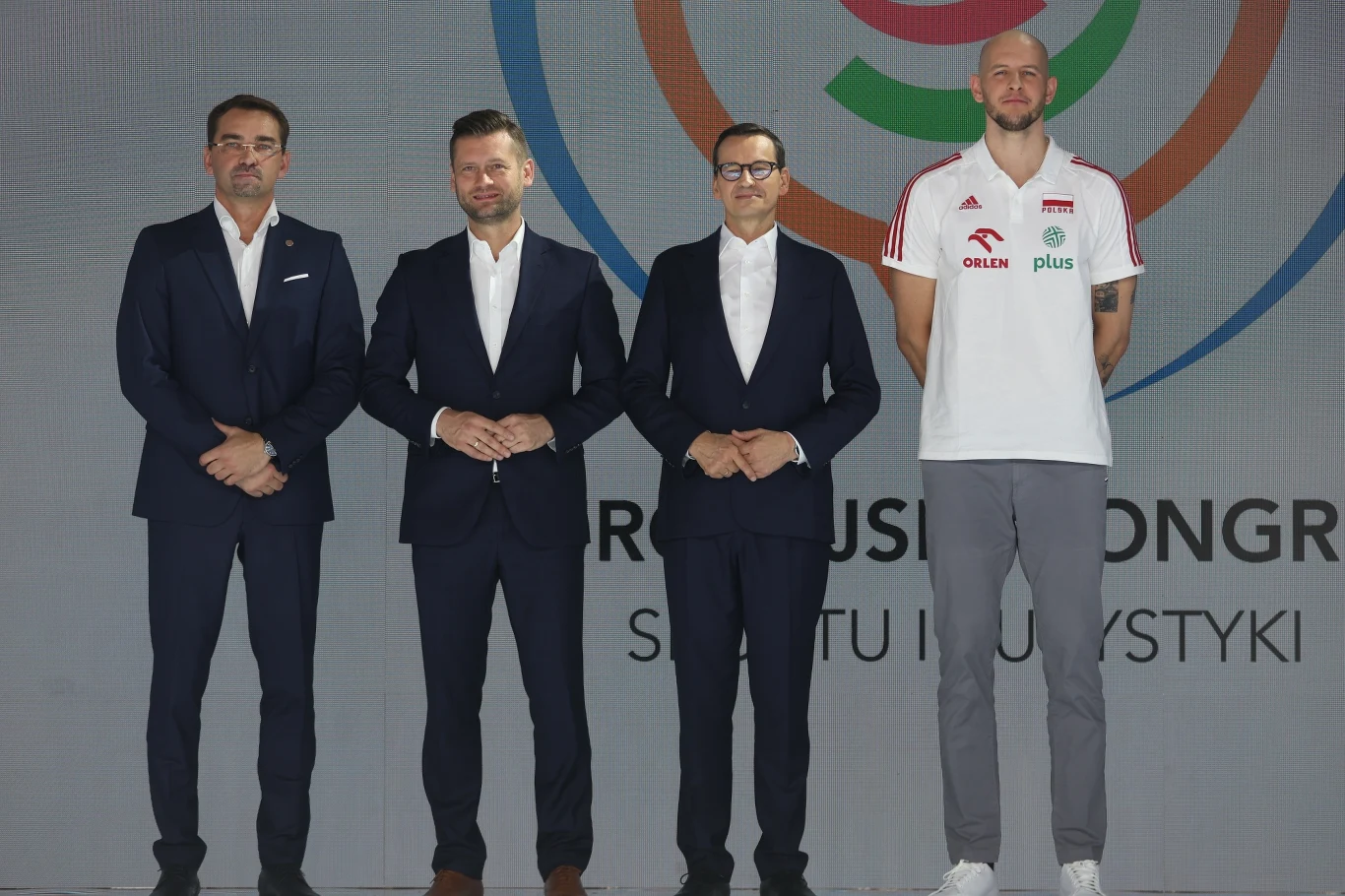 Od lewej: Sebastian Świderski, Kamil Bortniczuk, Mateusz Morawiecki, Bartosz Kurek