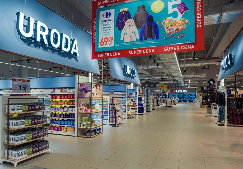 Carrefour zamyka kolejne sklepy. Pracę straciło już 950 osób
