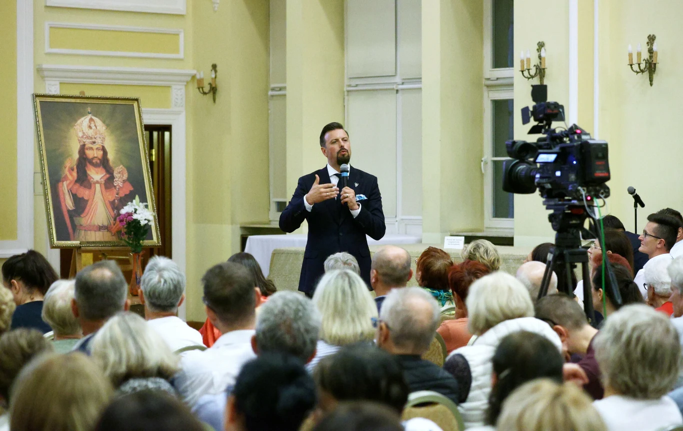 Spotkanie otwarte z PJJ w Warszawie. Na zdjęciu Rafał Piech Spotkanie otwarte z PJJ w Warszawie. Na zdjęciu Rafał Piech