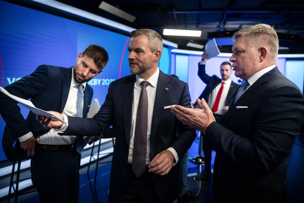 Po środku Peter Pellegrini - były premier i lider socjaldemokratycznej, centrolewicowej partii Hlas Po środku Peter Pellegrini - były premier i lider socjaldemokratycznej, centrolewicowej partii Hlas