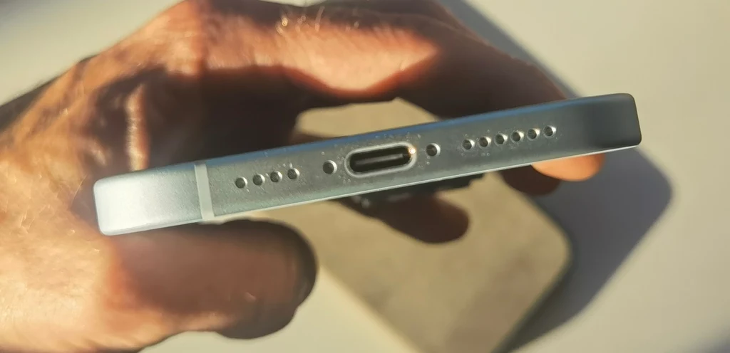 iPhone 15 Plus ma złącze USB-C