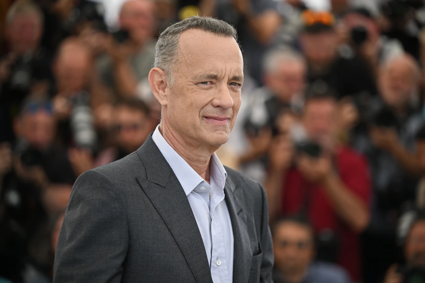 "Należę do leniwego pokolenia Amerykanów, które na ślepo tańczyło przez całą imprezę, a teraz cierpi na jakąś chorobę" - wyznał Hanks