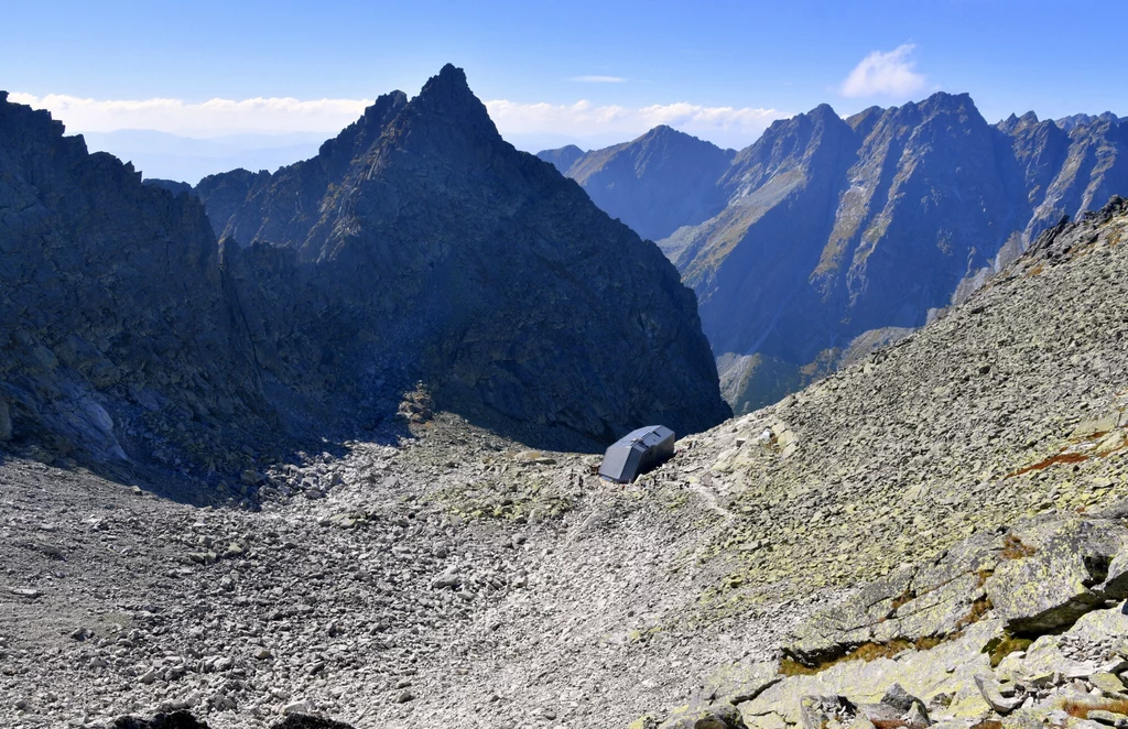 Rekord wrześniowej temperatury padł m.in. w Tatrach. Na zdj. Przełęcz Waga, Chata pod Rysami