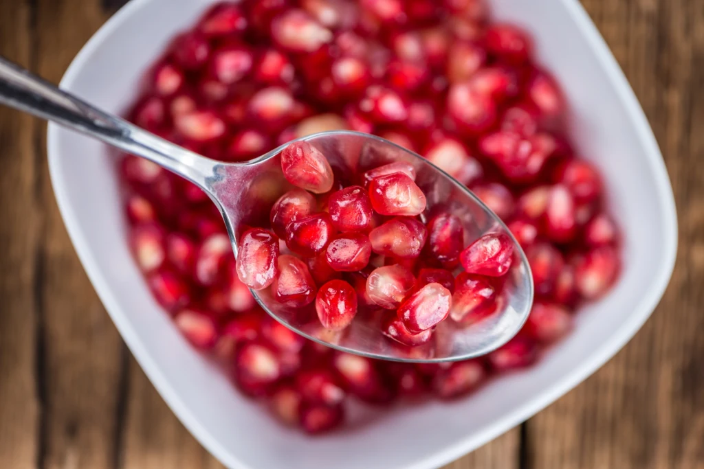 Pestki granatu to też idealny dodatek do deserów, ciast czy sałatek