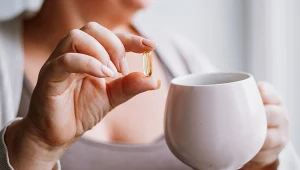 Sprawdź, czym nie popijać tabletek. Nieświadomie możesz sobie zaszkodzić