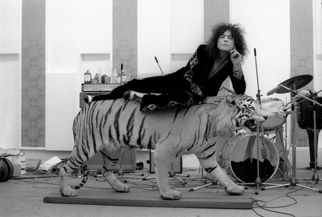 Marc Bolan na planie filmu "Born to Boogie" z 1972 r. Marc Bolan na planie filmu "Born to Boogie" z 1972 r.
