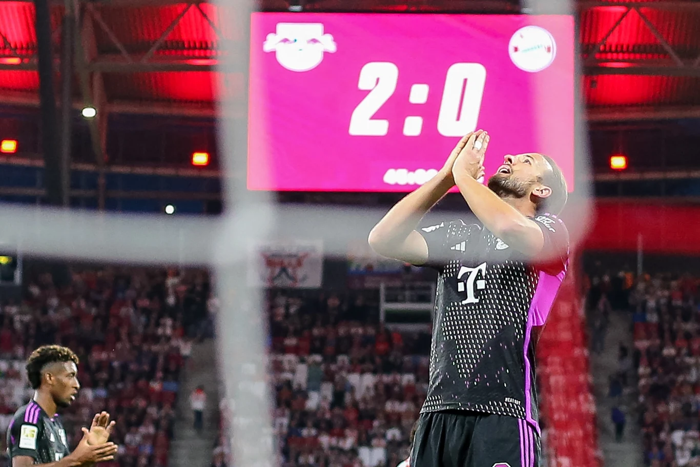 Harry Kane zdołał wykorzystać rzut karny na korzyść Bayernu Monachium w meczu przeciw RB Lipsk Harry Kane zdołał wykorzystać rzut karny na korzyść Bayernu Monachium w meczu przeciw RB Lipsk