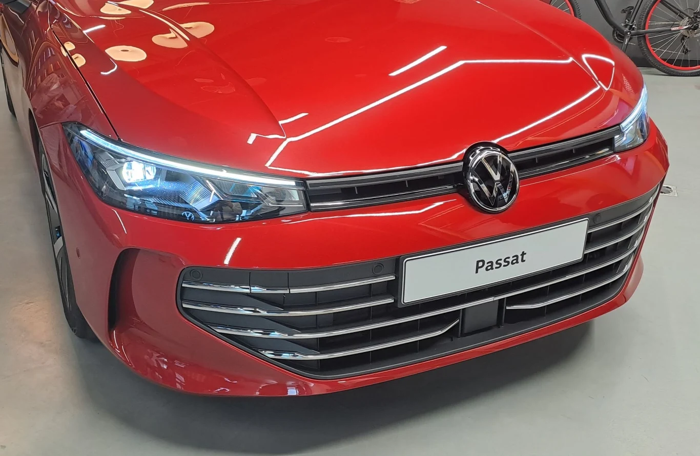 Przód nowego Volkswagena Passata nawiązuje do modeli ID.