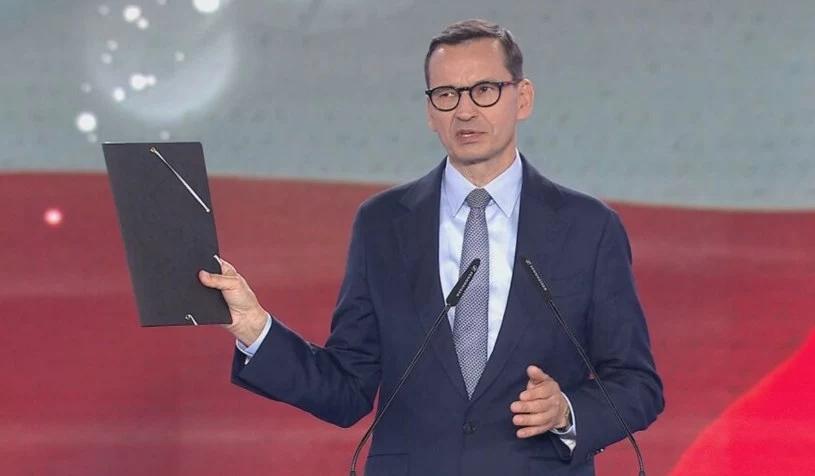 Mateusz Morawiecki zaprezentował podczas konwencji PiS "teczkę Tuska" Mateusz Morawiecki zaprezentował podczas konwencji PiS "teczkę Tuska"