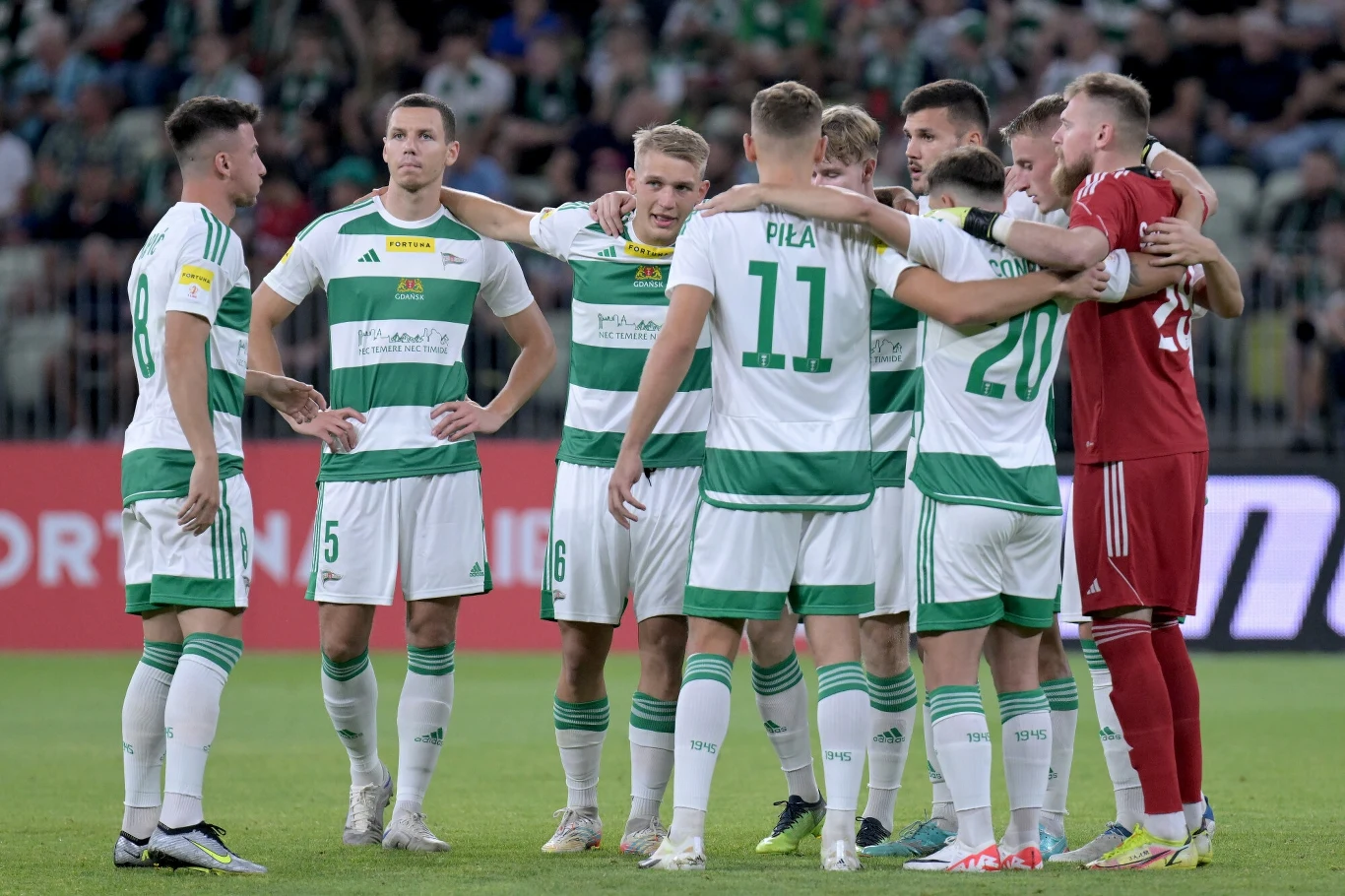 Lechia Gdańsk plasuje się w środku I-ligowej tabeli Lechia Gdańsk plasuje się w środku I-ligowej tabeli