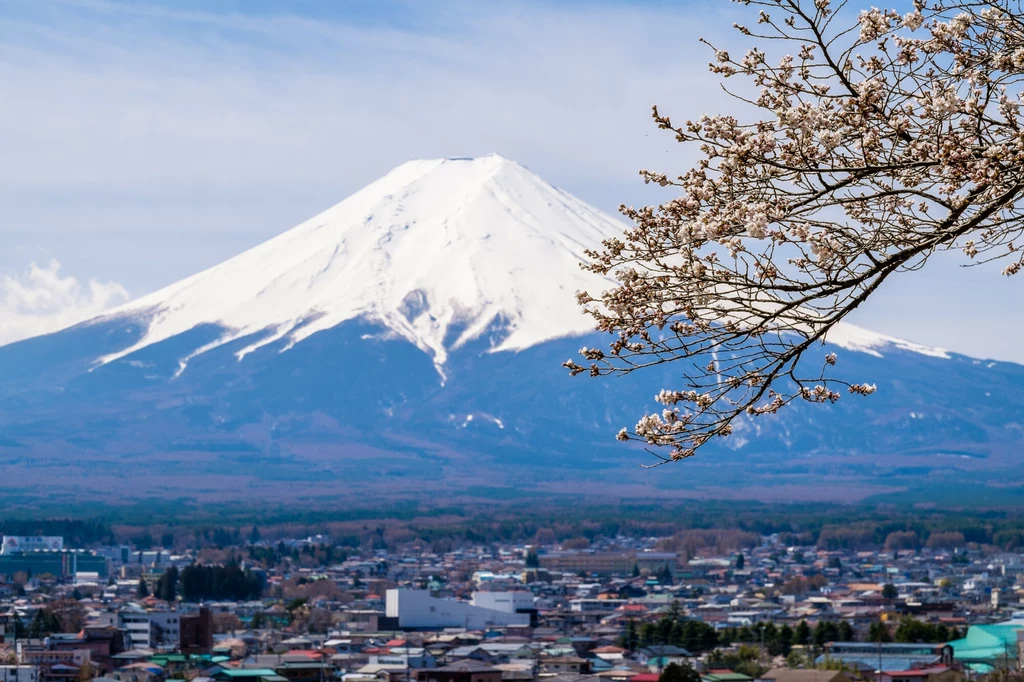 Eksperci z Japonii pobrali próbki mgły ze szczytów gór Fuji oraz Oyama