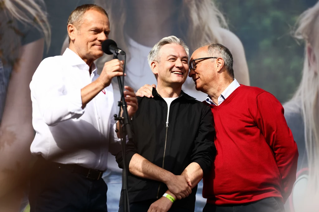 Przewodniczący Platformy Obywatelskiej Donald Tusk oraz dwaj współprzewodniczący Nowej Lewicy: Robert Biedroń i Włodzimierz Czarzasty Przewodniczący Platformy Obywatelskiej Donald Tusk oraz dwaj współprzewodniczący Nowej Lewicy: Robert Biedroń i Włodzimierz Czarzasty