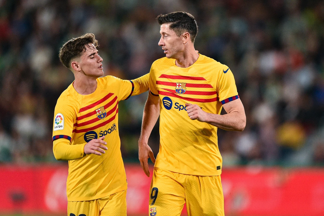 Gavi i Robert Lewandowski 