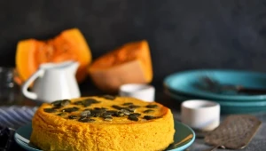 Bije zwykły sernik na głowę. Jesienią musisz spróbować tego wypieku