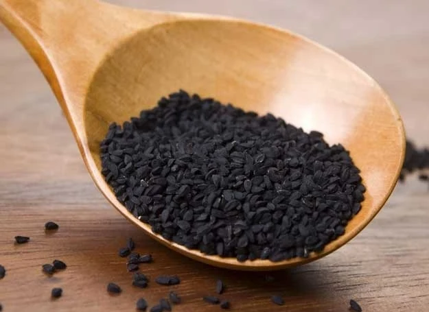 Tłoczony na zimno olej z czarnuszki jest jednym z najzdrowszych produktów, dlatego warto go mieć w swojej spiżarni Tłoczony na zimno olej z czarnuszki jest jednym z najzdrowszych produktów, dlatego warto go mieć w swojej spiżarni