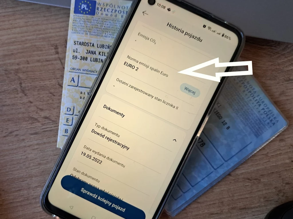 W aplikaci mObywatel można już sprawdzić normę emisji spalin i historię pojazdu