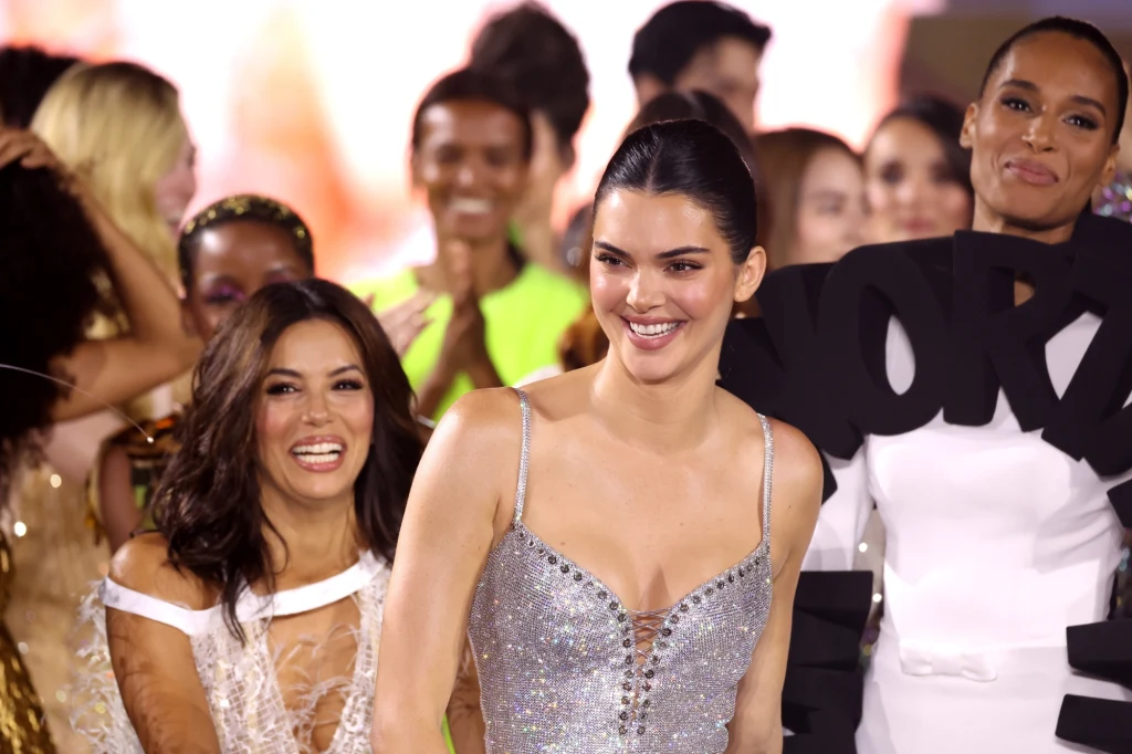 Na Paris Fashion Week nie zabrakło największych gwiazd świata mody i filmu