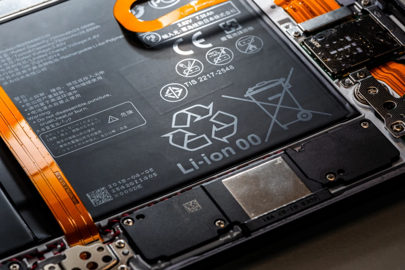 Lit powinien kojarzyć nam się przede wszystkim z bateriami. Dzięki temu pierwiastkowi możliwa jest produkcja m.in. samochodów elektrycznych i turbin wiatrowych