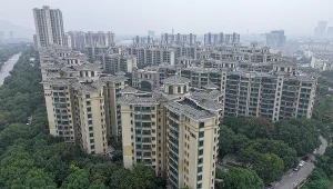 Akcje Evergrande, jednego z największych chińskich deweloperów, który "słynie" z ogromnych długów, ponownie są notowane na giełdzie w Hongkongu