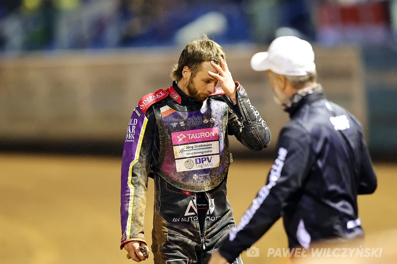 Kacper Woryna po upadku. SEC 2023 w Pardubicach.